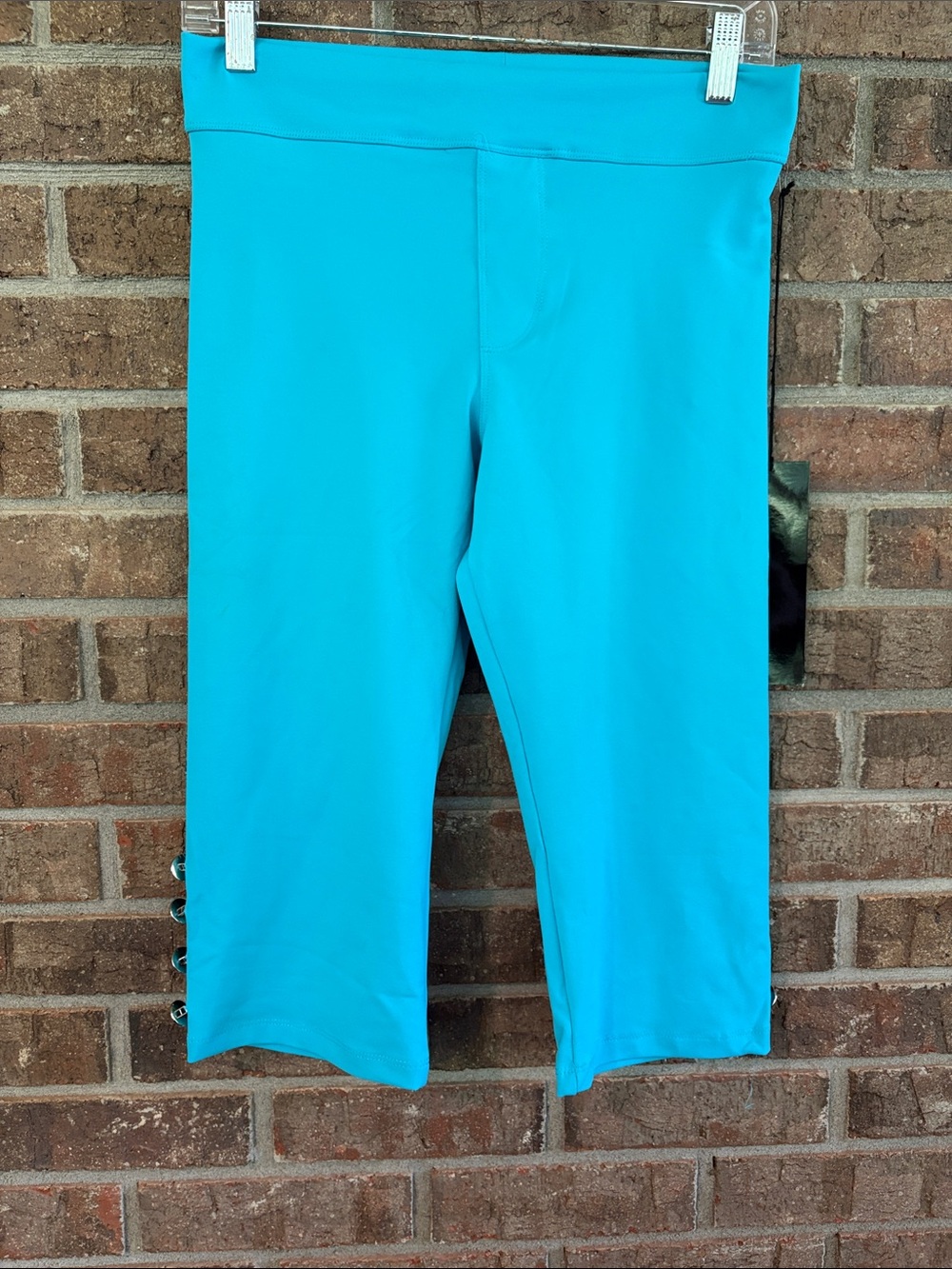 Luxxe Bright Turquoise Capri Leggings with Silver Button Detail